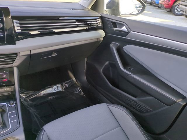 Used 2025 Volkswagen Jetta SE image 18