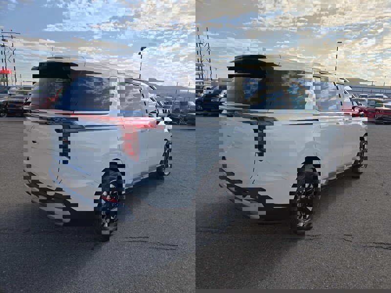 New 2026 Kia Carnival LXS image 3