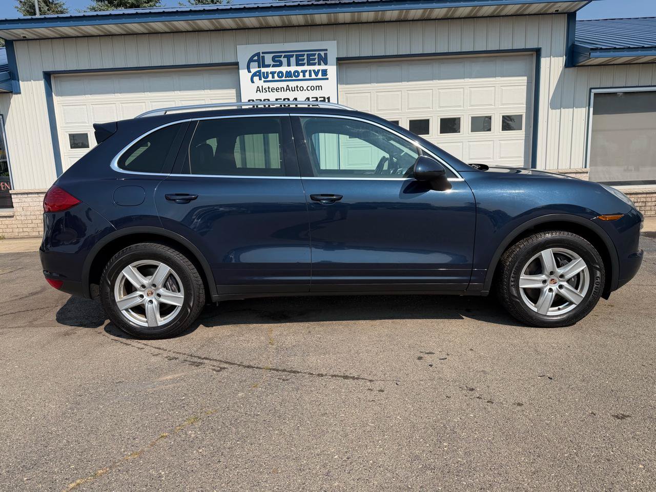Used 2014 Porsche Cayenne AWD/4WD image 2