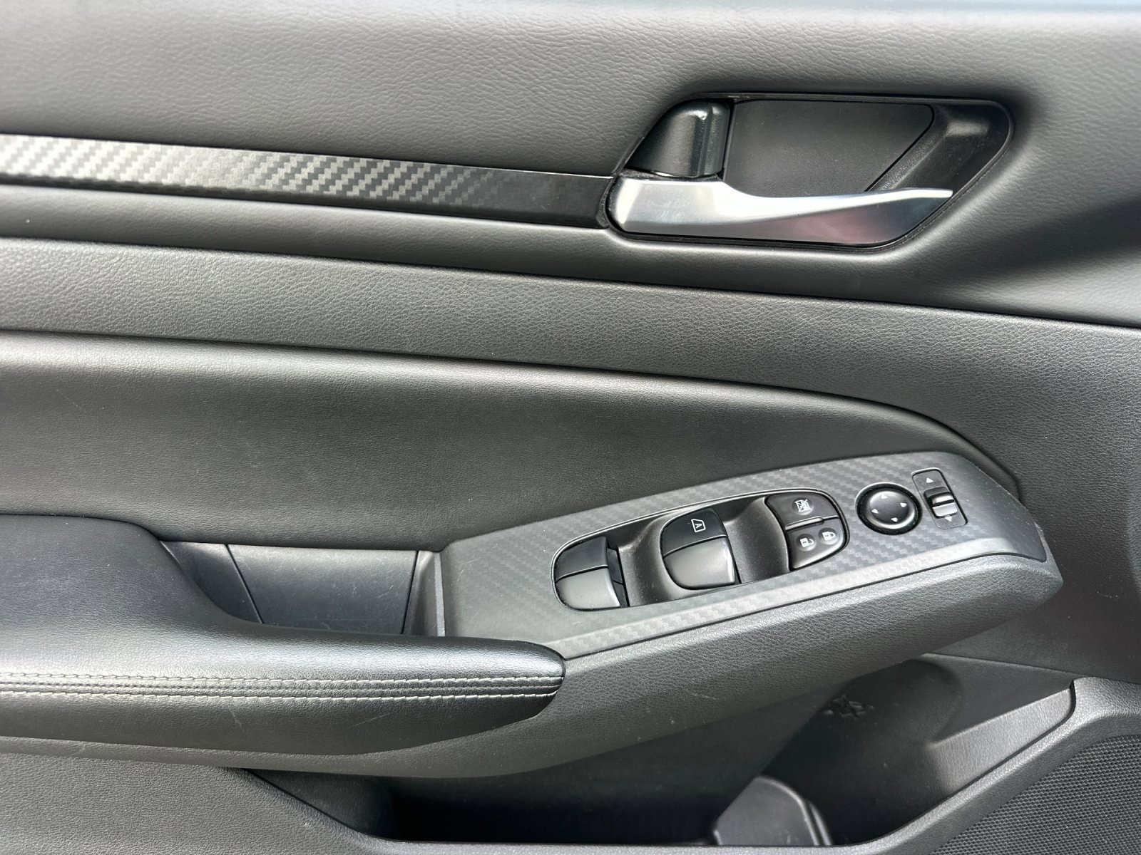 Used 2024 Nissan Altima 2.5 SV image 11