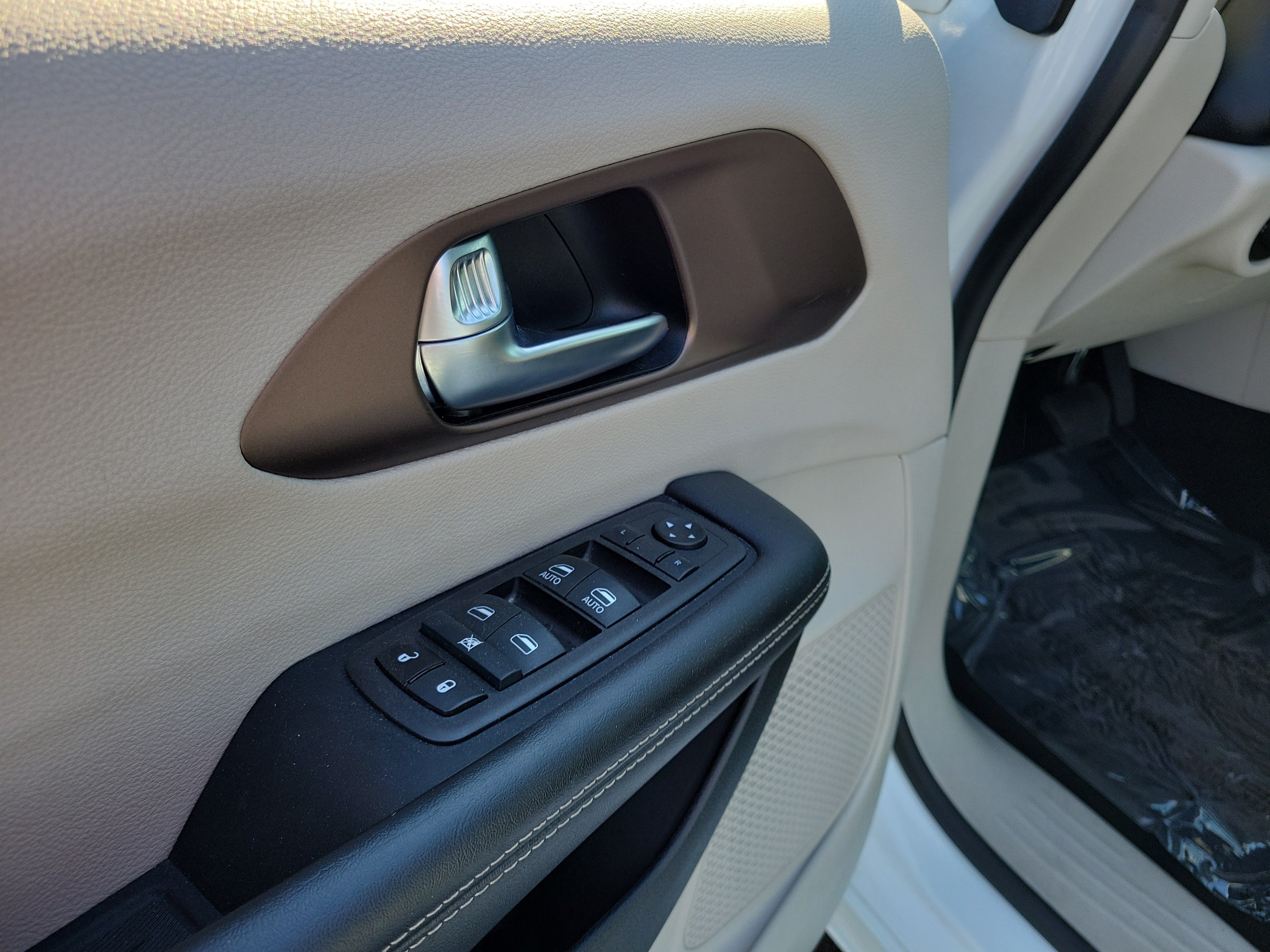 Used 2024 Chrysler Voyager LX FWD image 18