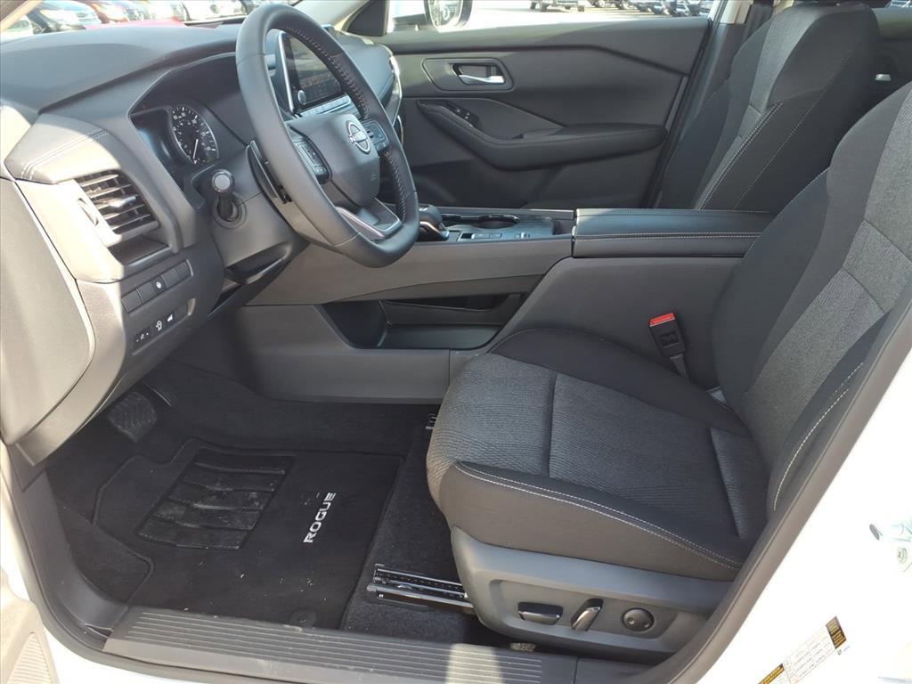 Certified 2025 Nissan Rogue SV image 8