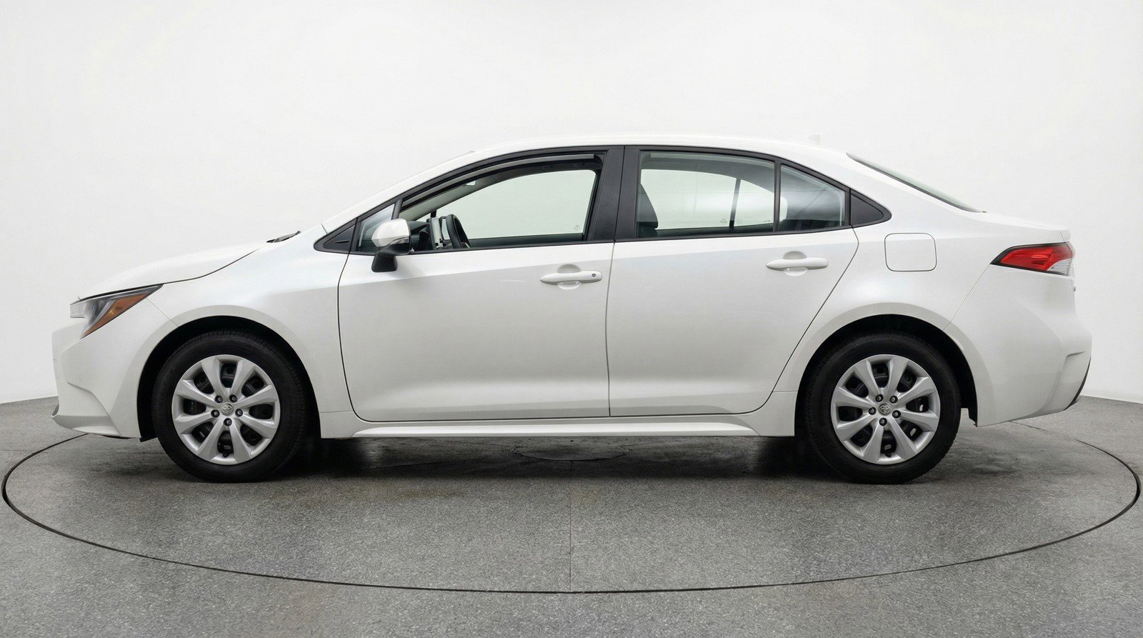 Used 2025 Toyota Corolla LE FWD image 3