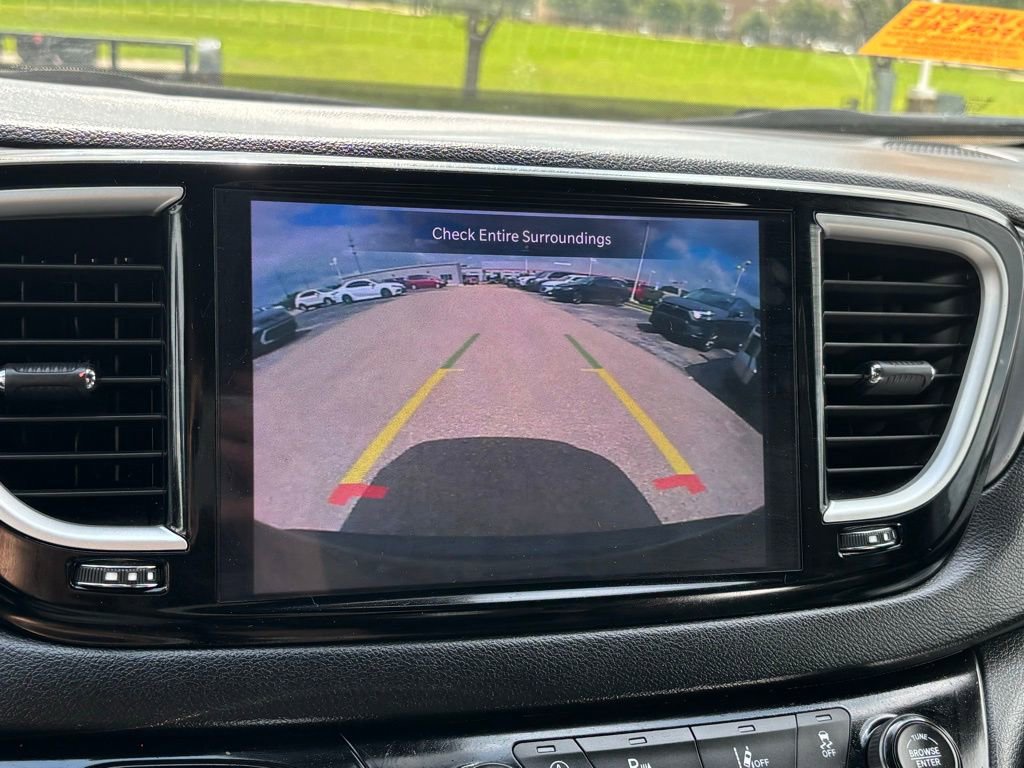 Used 2025 Chrysler Pacifica Select FWD image 10