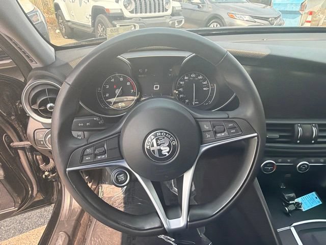 Used 2018 Alfa Romeo Giulia RWD image 21