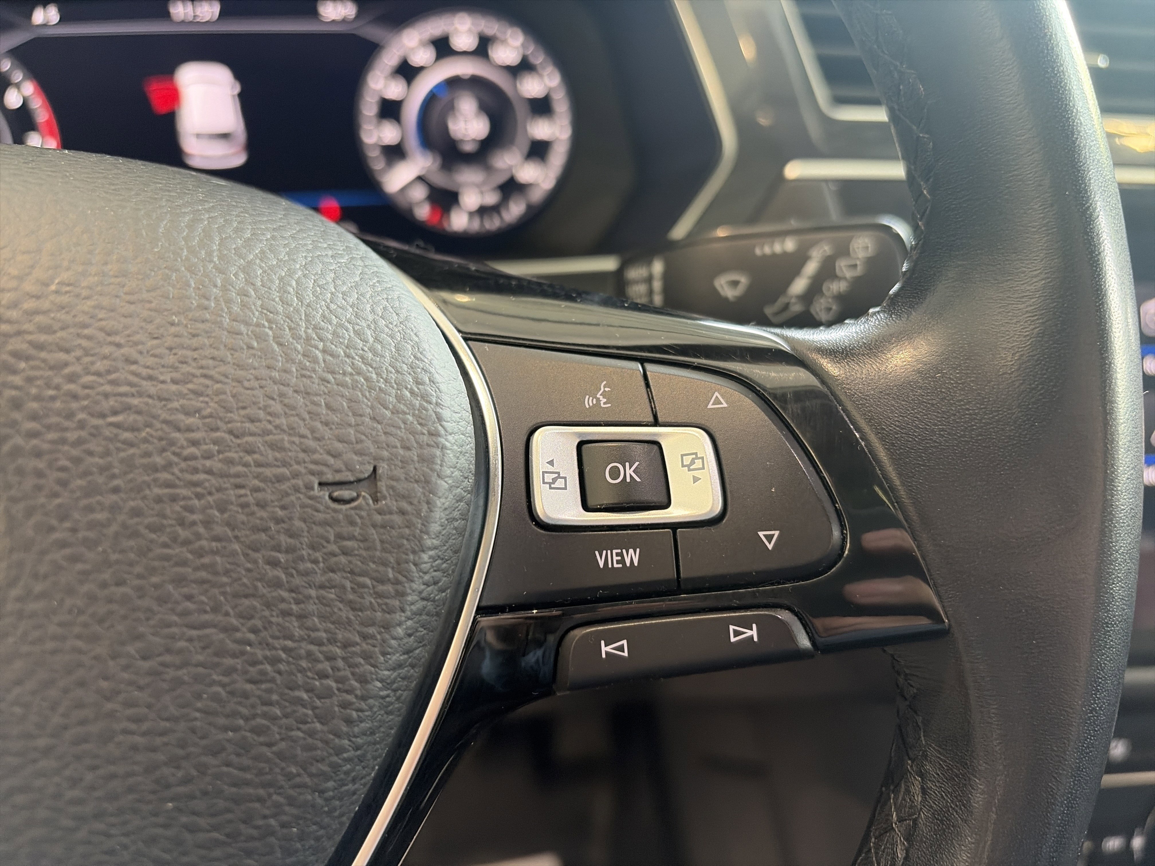 Used 2019 Volkswagen Tiguan SEL AWD/4WD image 36