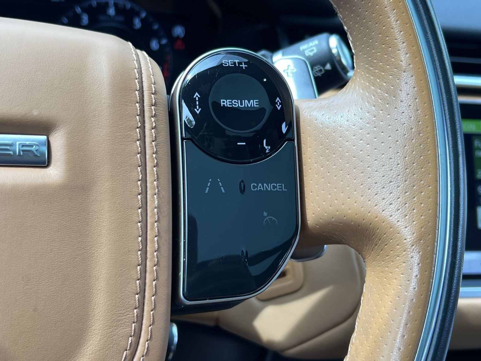 Used 2019 Land Rover Range Rover Velar R-Dynamic HSE AWD/4WD image 37
