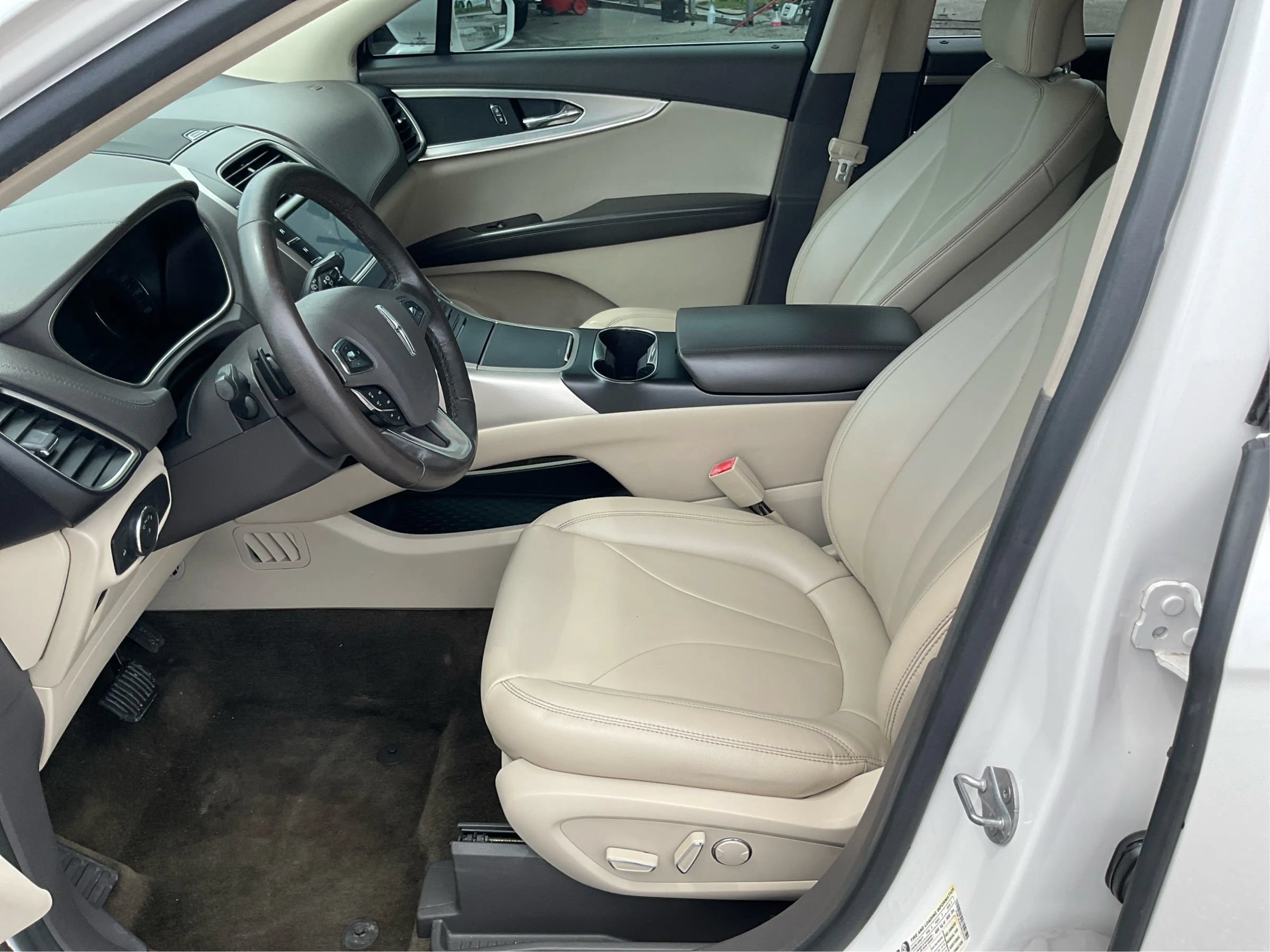 Used 2018 Lincoln MKX Premiere FWD image 9