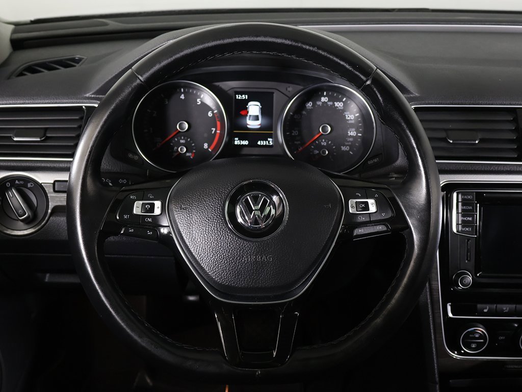 Used 2018 Volkswagen Passat 2.0T SE image 40