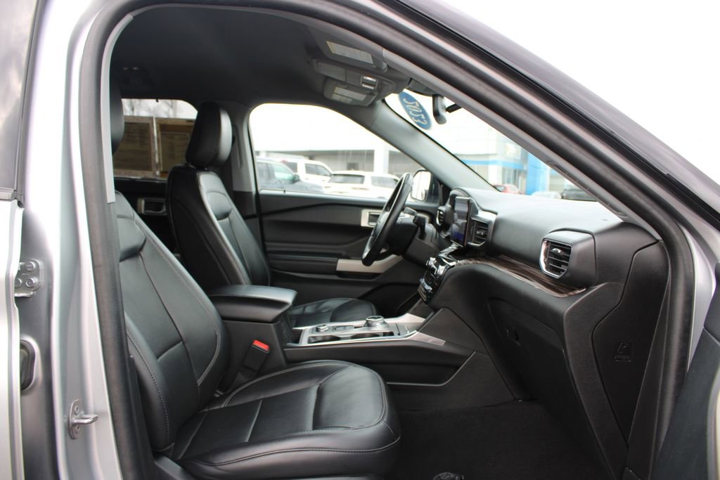 Used 2023 Ford Explorer Limited AWD/4WD image 33