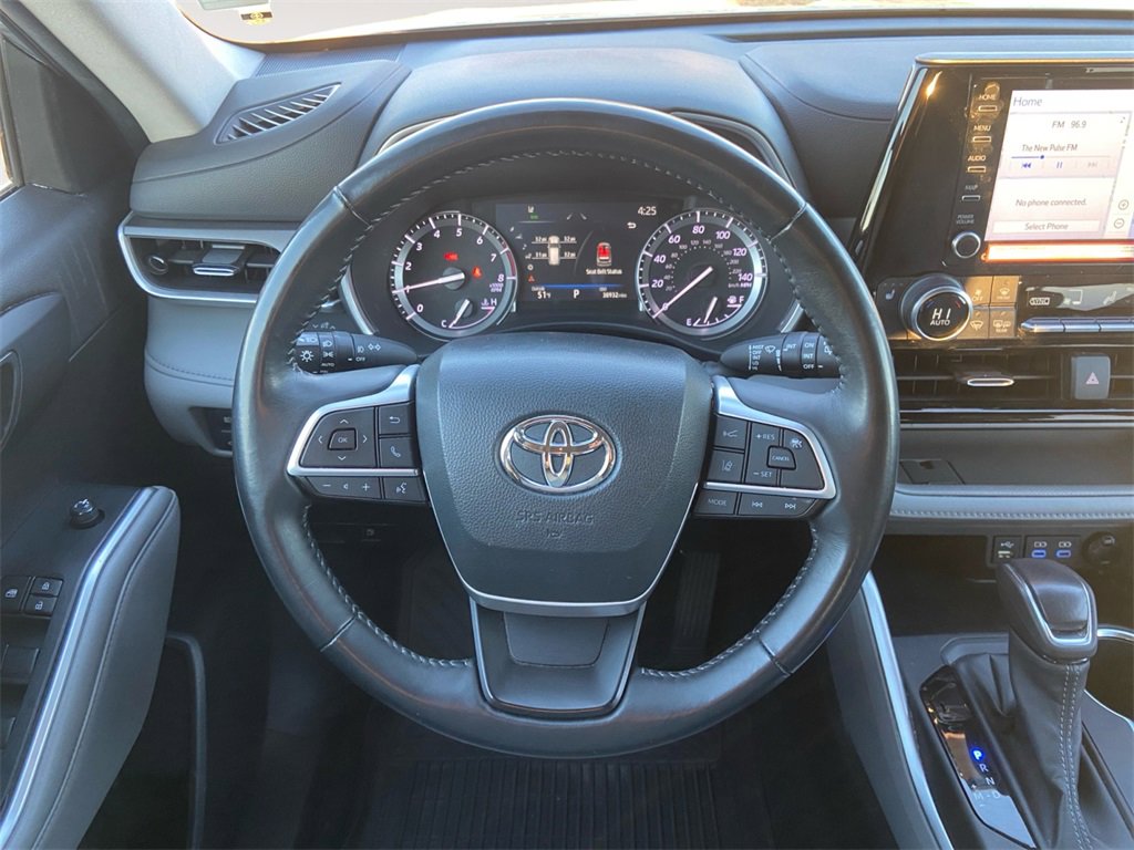 Used 2022 Toyota Highlander XLE image 12