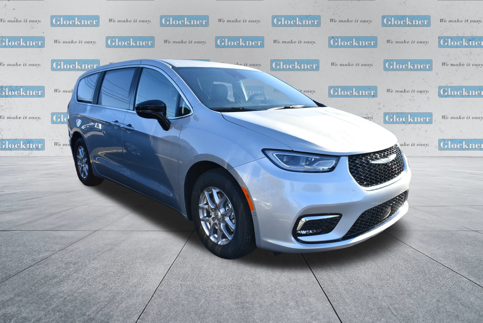 New 2026 Chrysler Pacifica Select FWD image 3