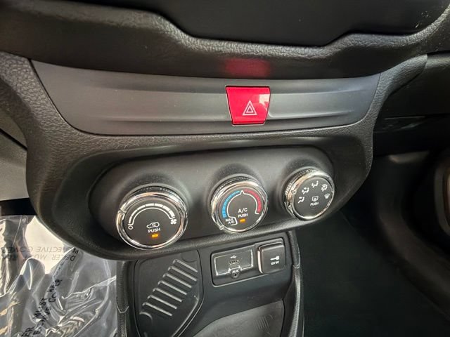 Used 2016 Jeep Renegade Sport w/ Power & Air Group FWD image 23