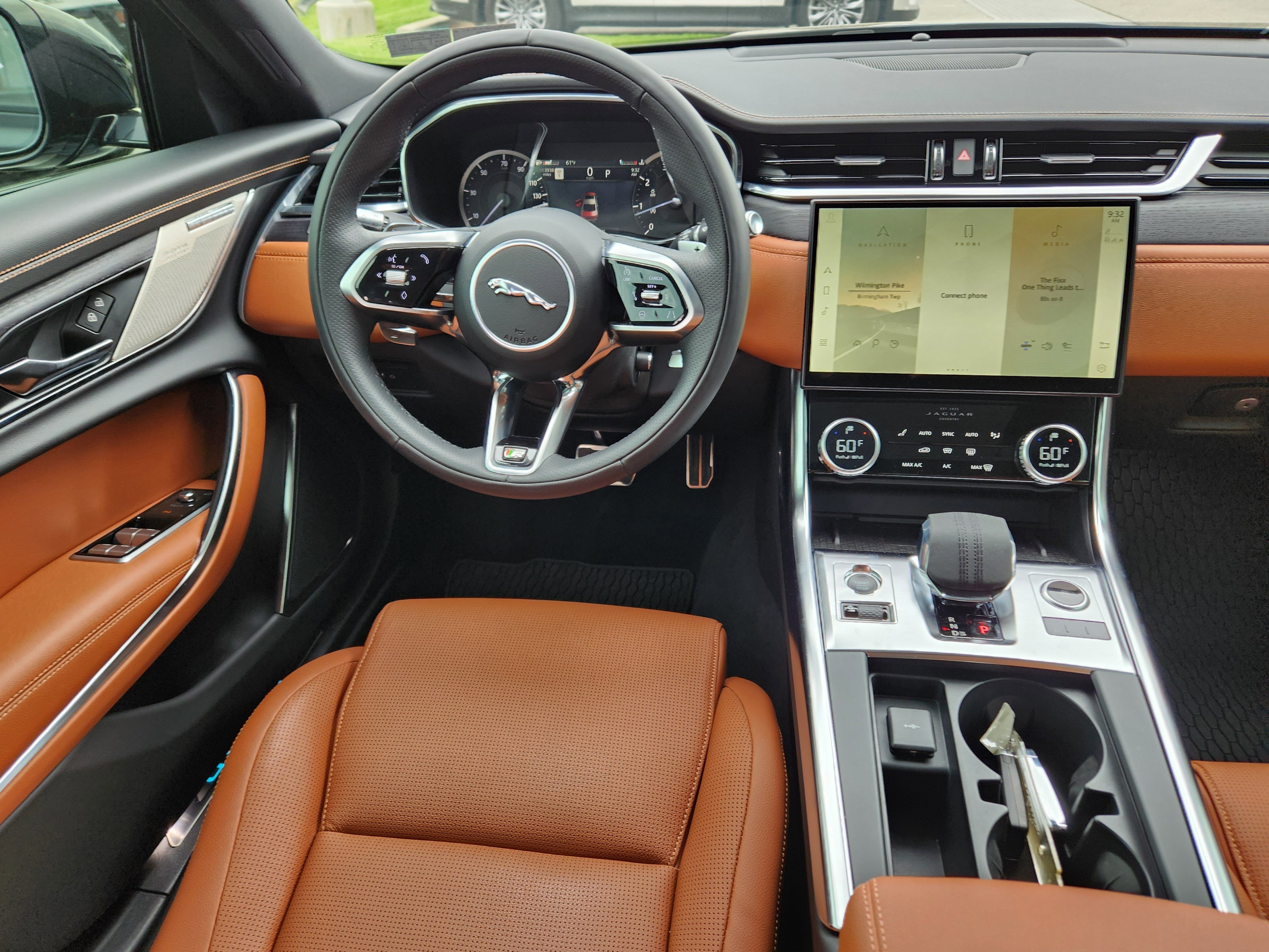 Used 2022 Jaguar XF R-Dynamic SE AWD/4WD image 13