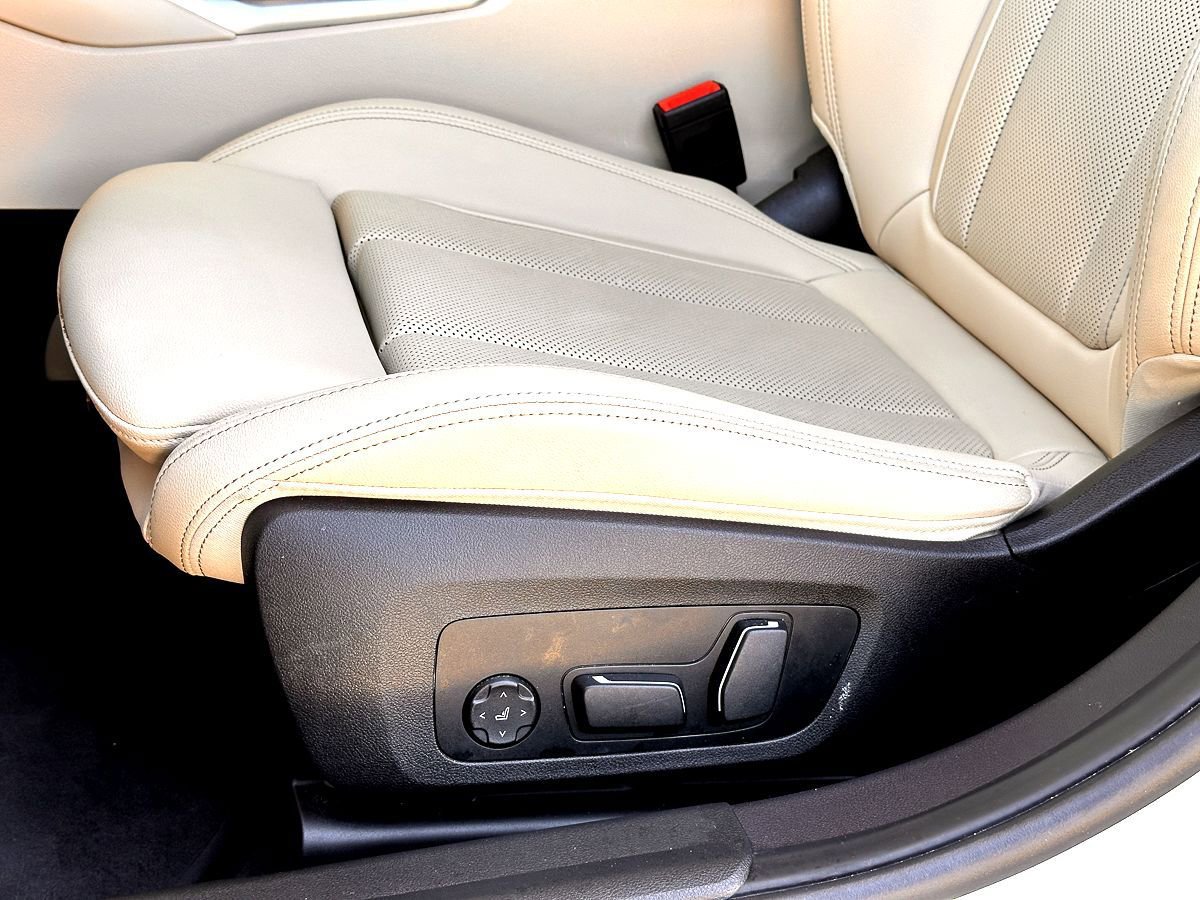 Certified 2024 BMW 330i Sedan w/ Convenience Package image 12