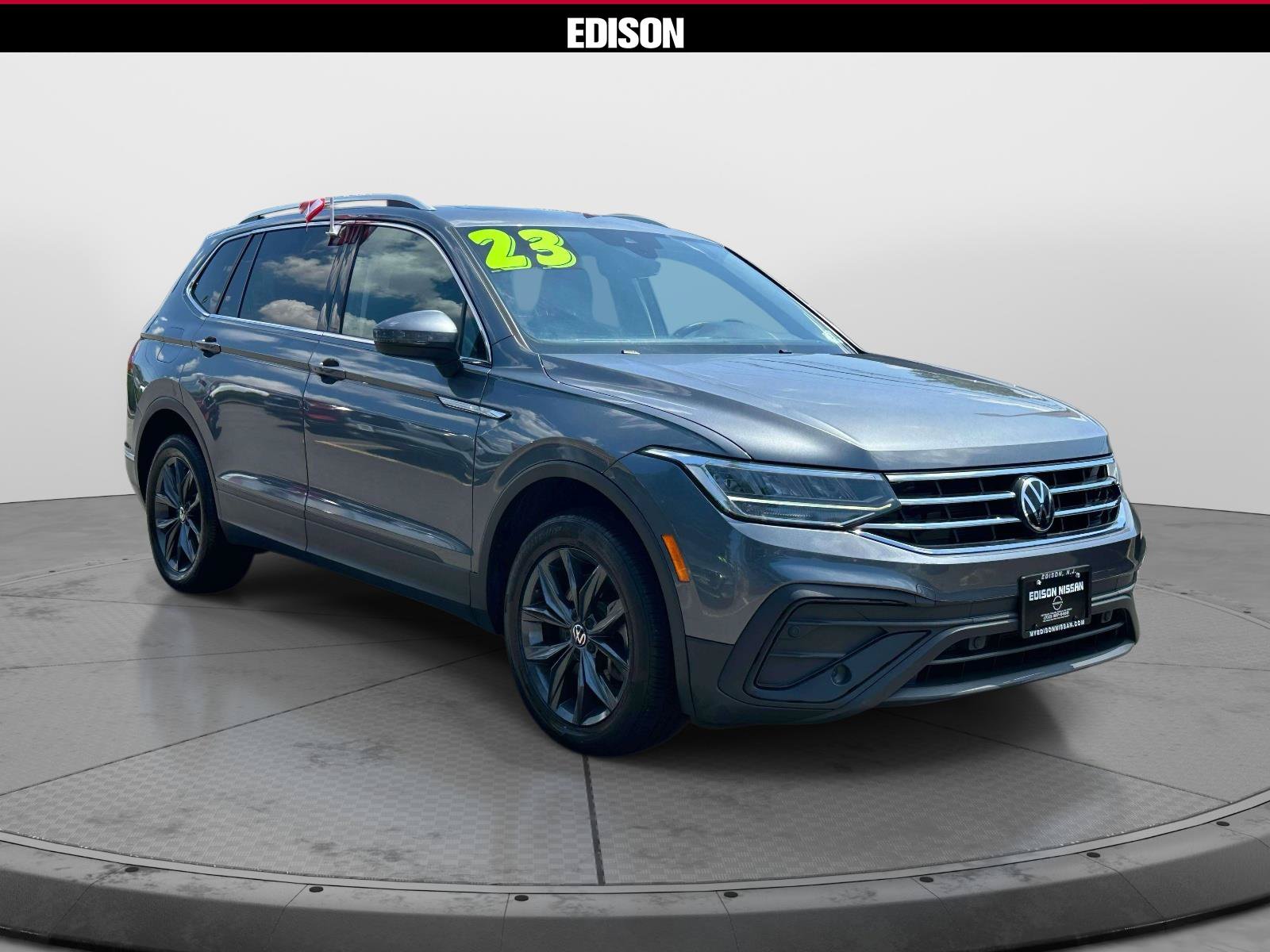 Used 2023 Volkswagen Tiguan SE w/ Panoramic Sunroof Package