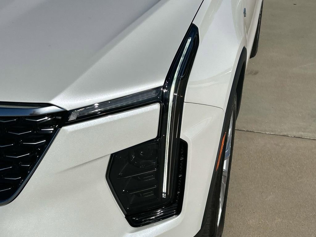 Certified 2024 Cadillac XT4 Luxury w/ Cold Weather Package image 9