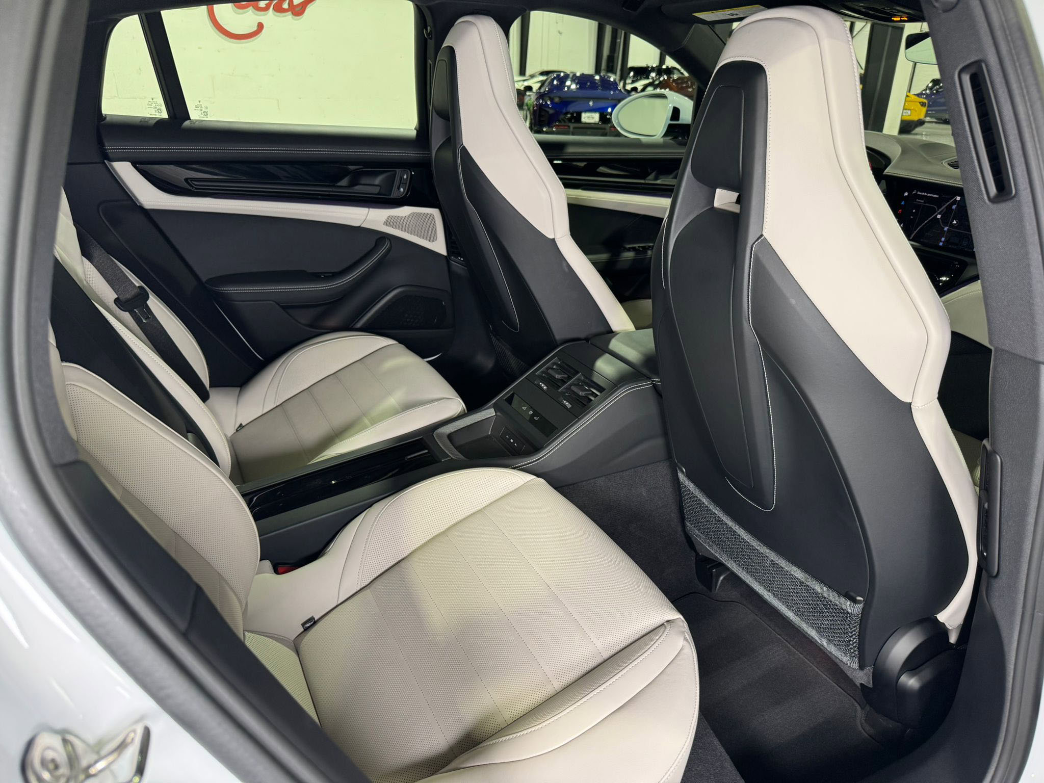Used 2025 Porsche Panamera image 16