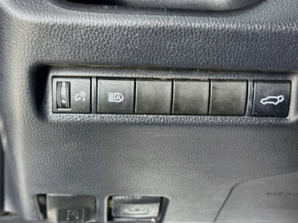 Used 2020 Toyota RAV4 XLE w/ Convenience Package FWD image 10