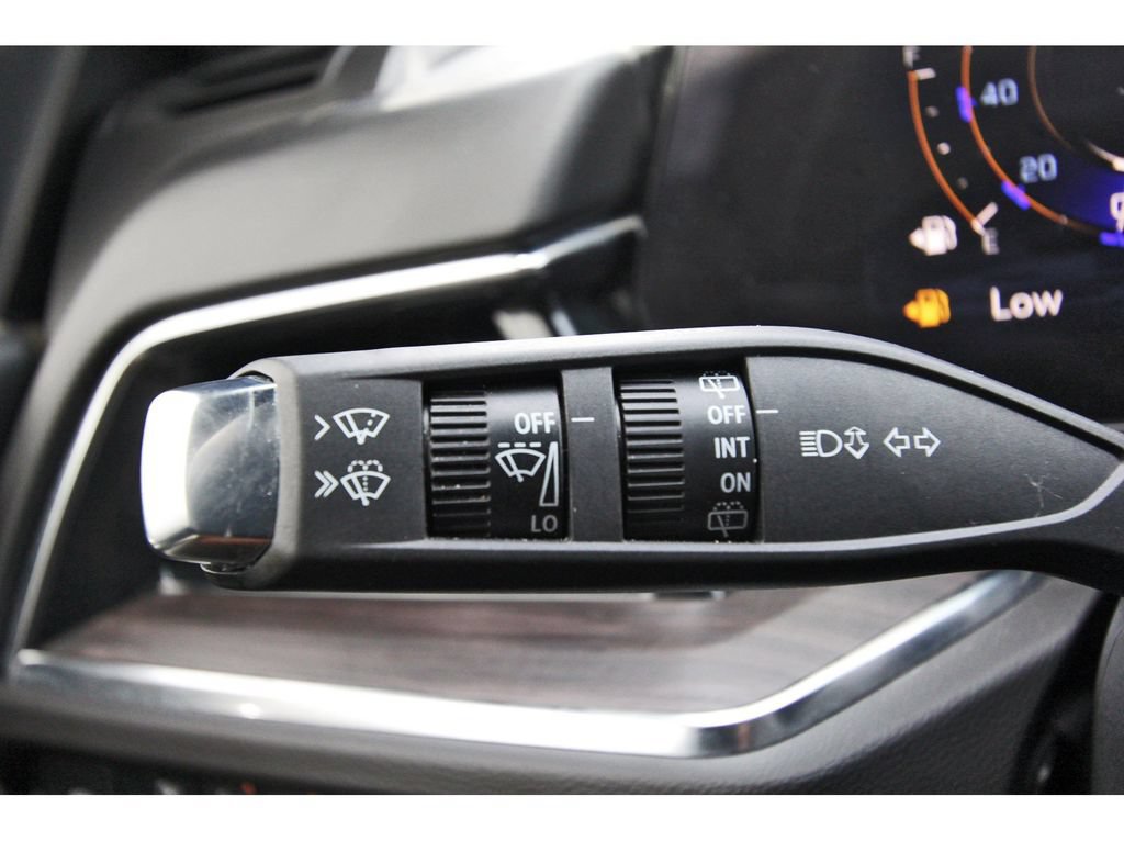 Used 2025 Chevrolet Suburban Z71 AWD/4WD image 18