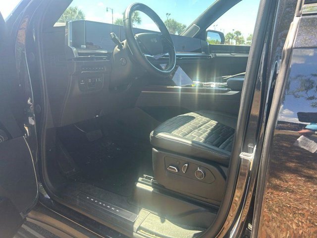 Certified 2025 Cadillac Escalade Premium Luxury Platinum image 9