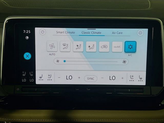 Used 2024 Volkswagen Atlas Cross Sport SE FWD image 23