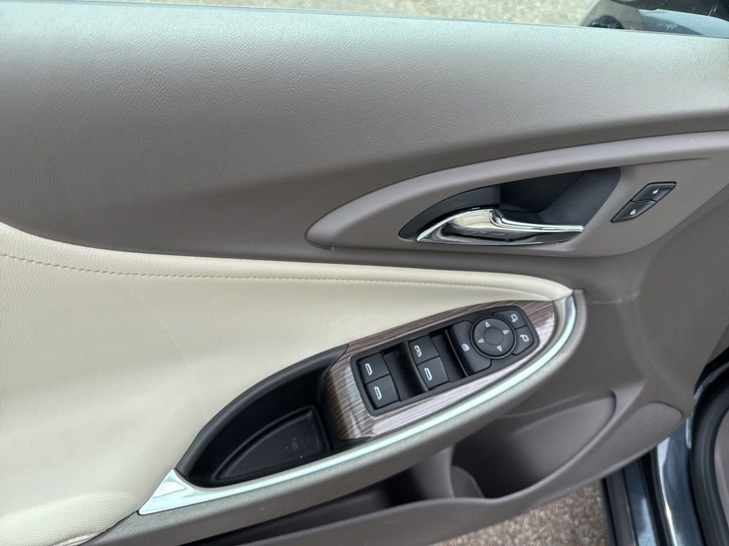 Used 2021 Chevrolet Malibu LT w/ Leather Package FWD image 11