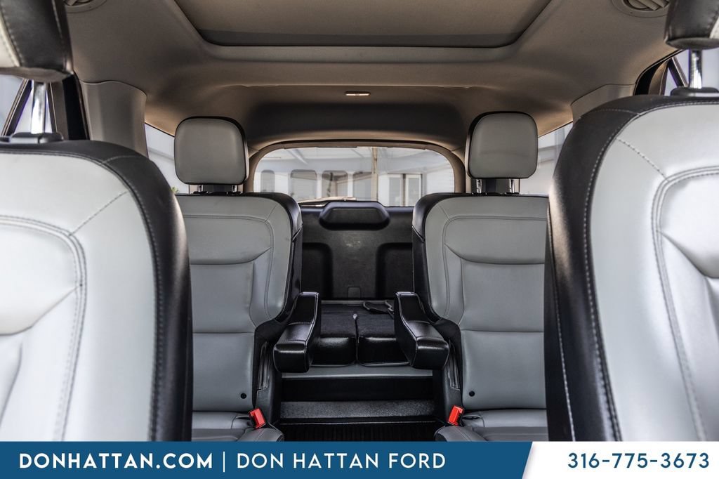 Used 2021 Ford Explorer XLT w/ Equipment Group 202A AWD/4WD image 18