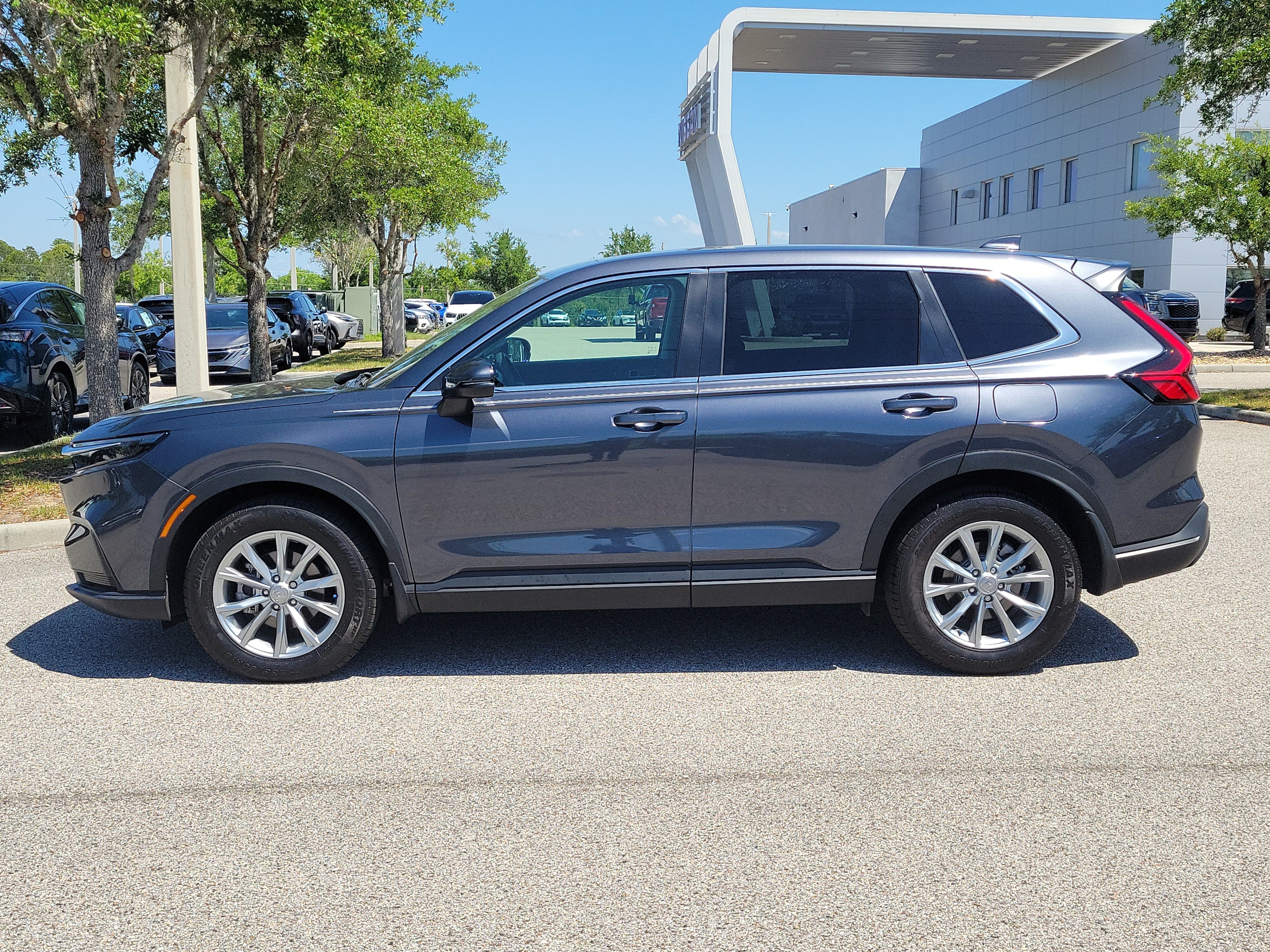 Used 2025 Honda CR-V EX image 4