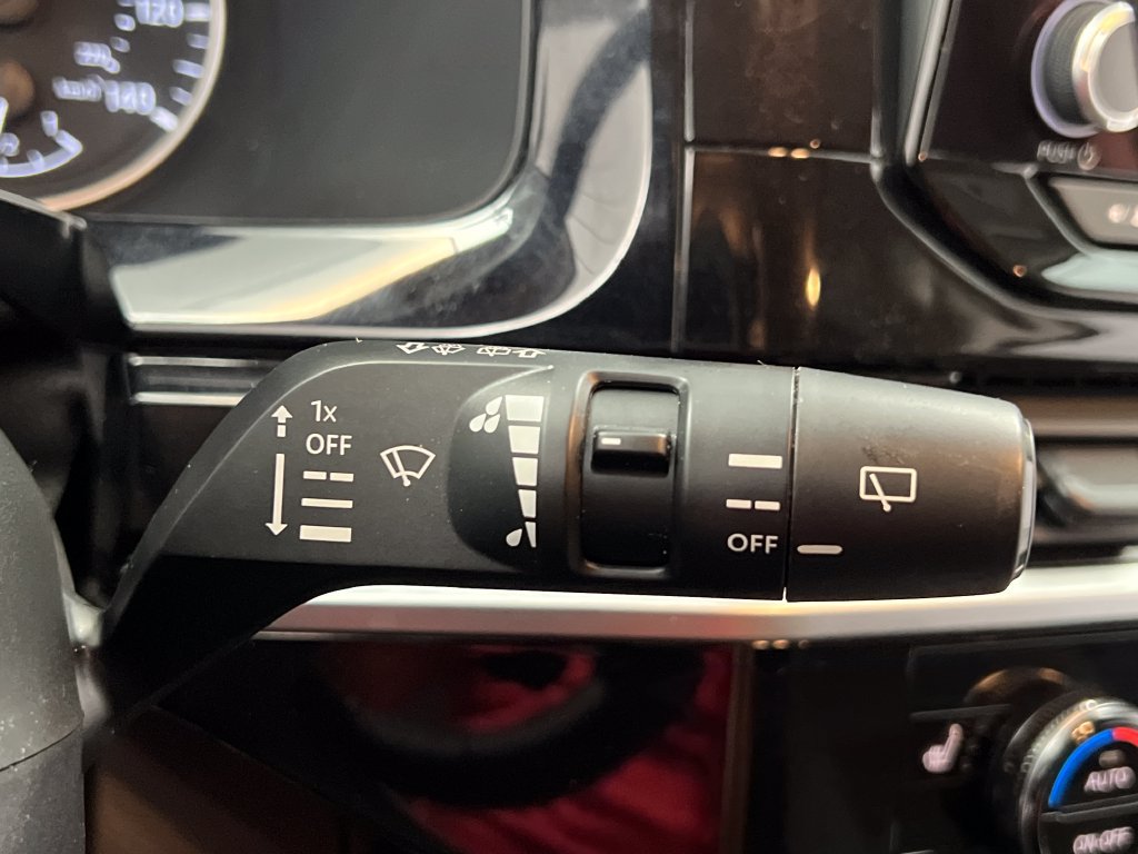Used 2024 Nissan Pathfinder SV FWD image 50