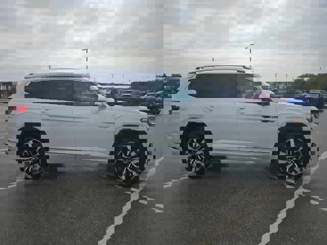 Used 2022 Volkswagen Atlas SEL Premium image 4