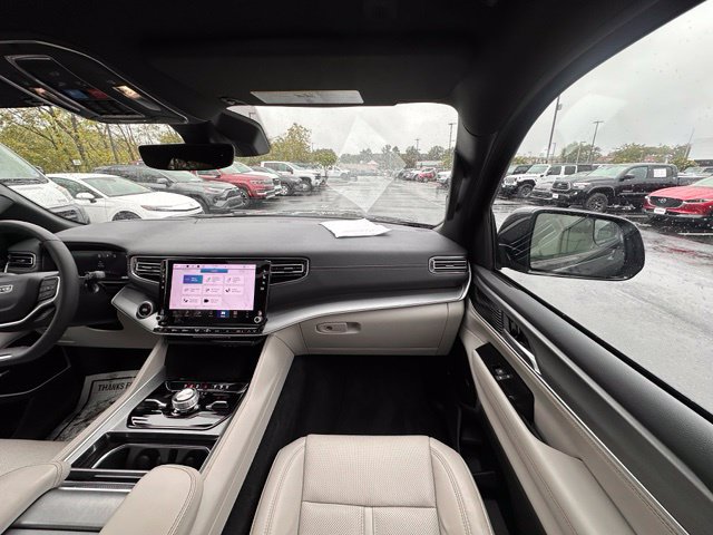 Used 2025 Jeep Wagoneer Series III w/ Premium Group I AWD/4WD image 31