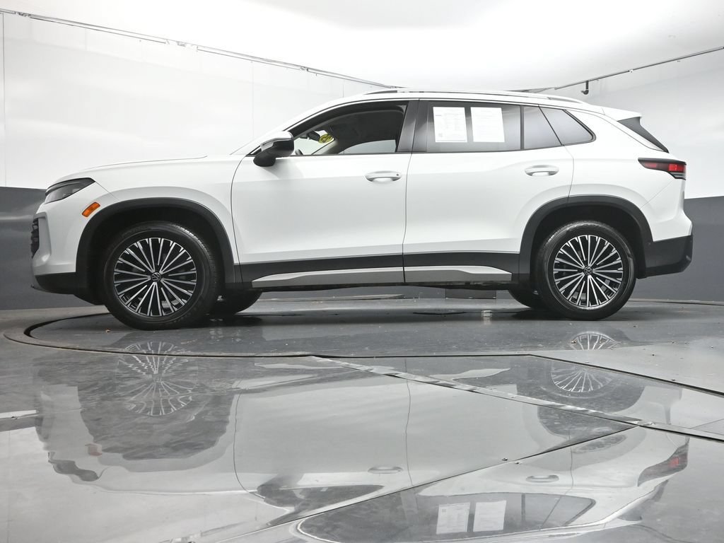 Used 2025 Volkswagen Tiguan S FWD image 36