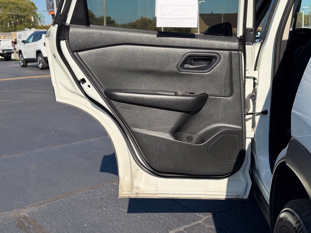 Used 2024 Nissan Rogue S FWD image 18