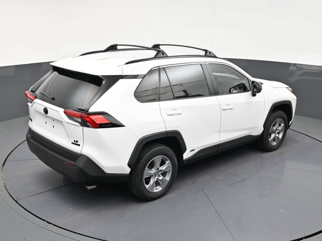 Used 2022 Toyota RAV4 LE AWD/4WD image 17
