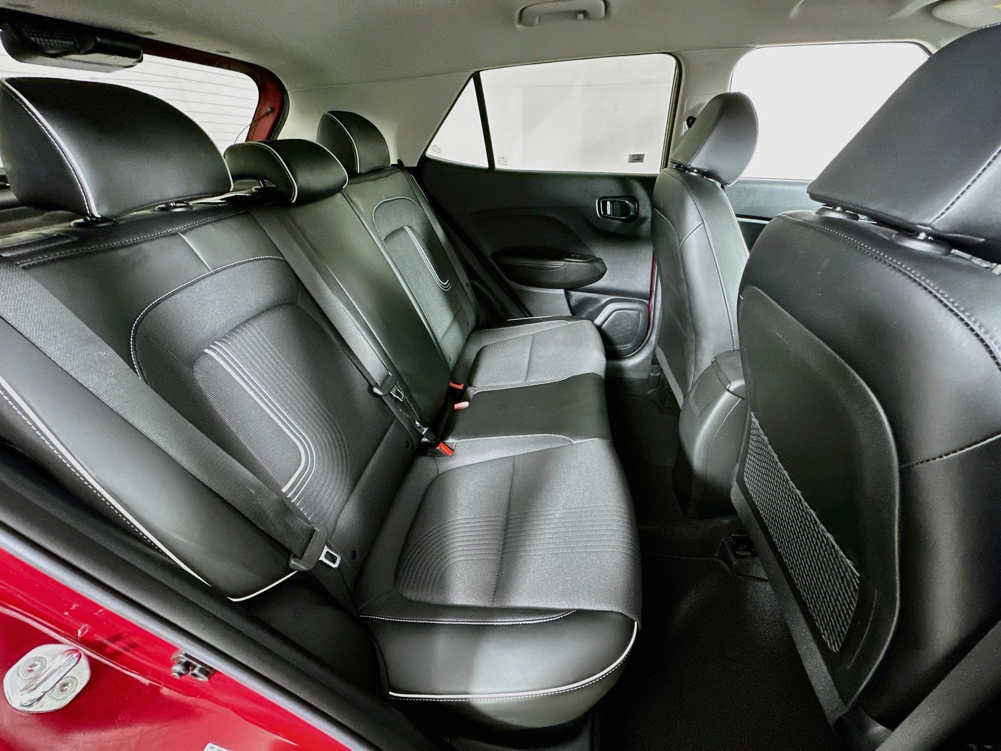 Used 2023 Hyundai Venue Limited w/ Cargo Package FWD image 26
