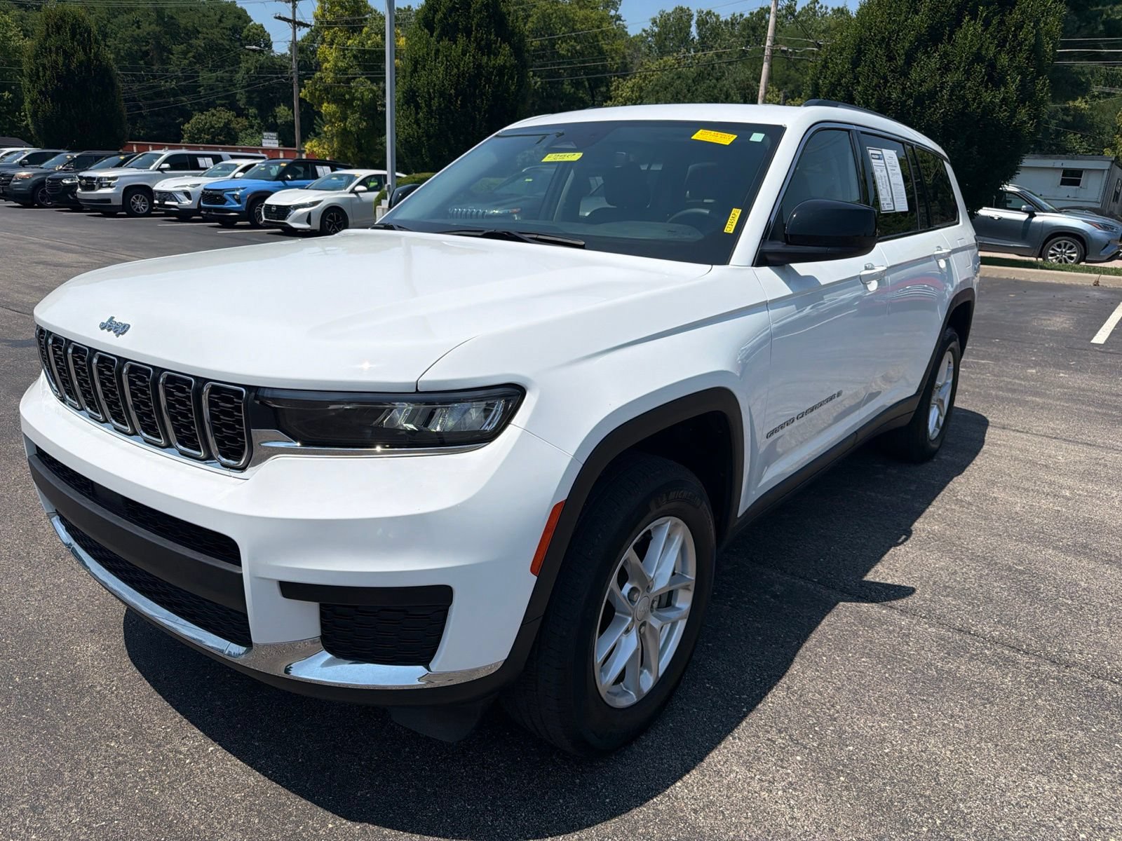 Used 2023 Jeep Grand Cherokee L Laredo AWD/4WD image 9