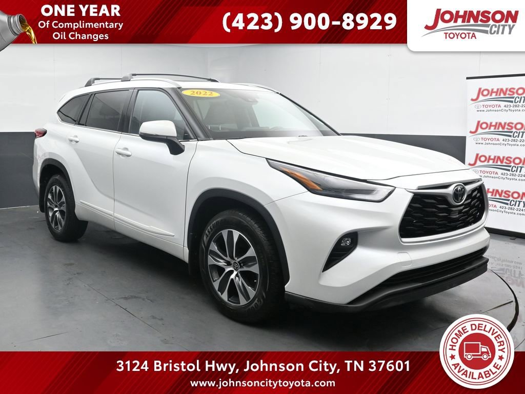 Used 2022 Toyota Highlander XLE AWD/4WD image 1