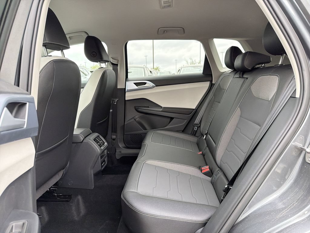 New 2026 Volkswagen Taos SE FWD image 13