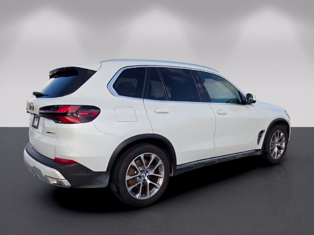Certified 2024 BMW X5 xDrive40i w/ Premium Package AWD/4WD image 4