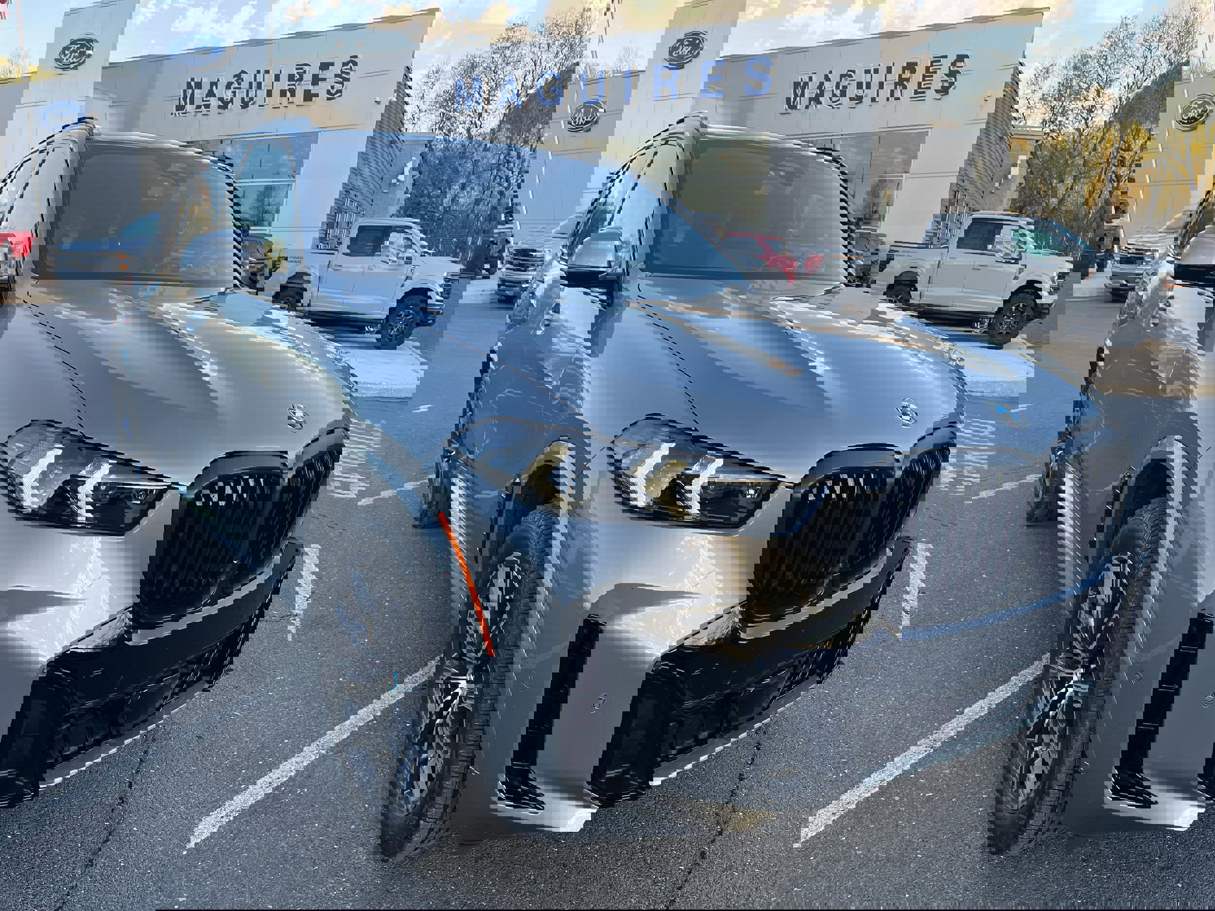 Used 2024 BMW X5 xDrive40i w/ M Sport Package image 3