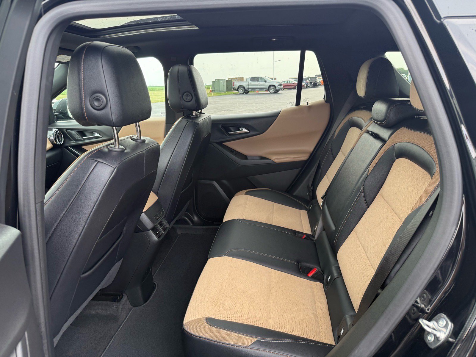 Used 2025 Chevrolet Equinox ACTIV w/ Safety and Technology Package FWD image 14