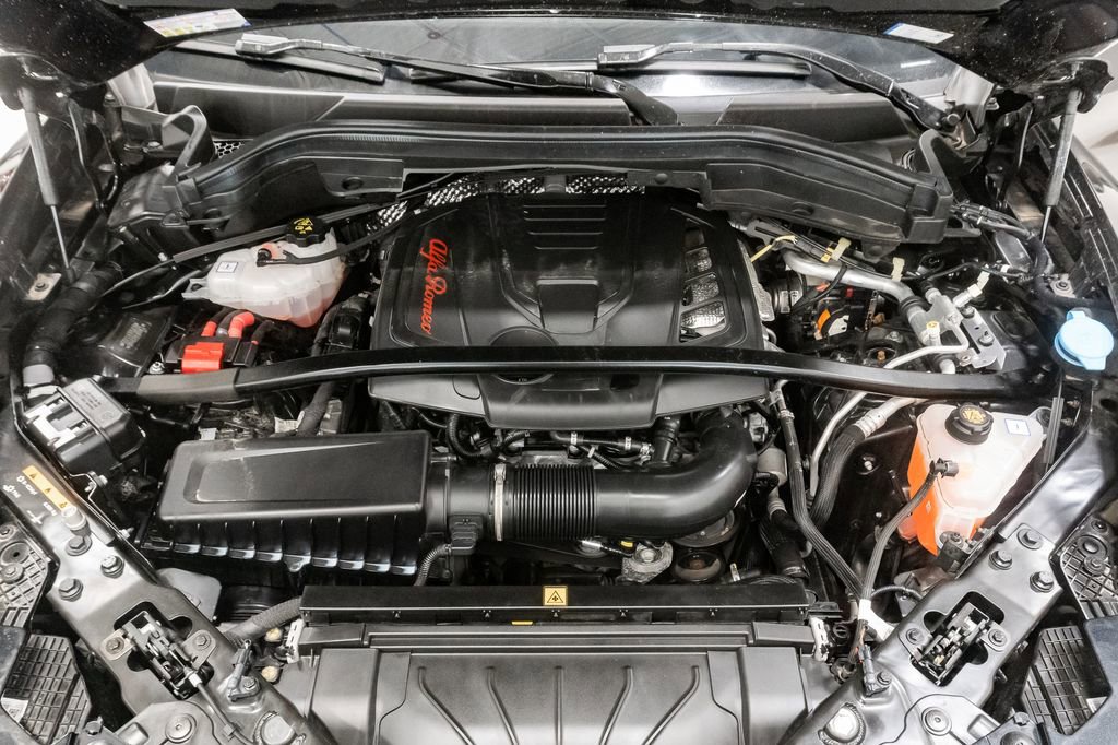 Used 2024 Alfa Romeo Stelvio Veloce image 4