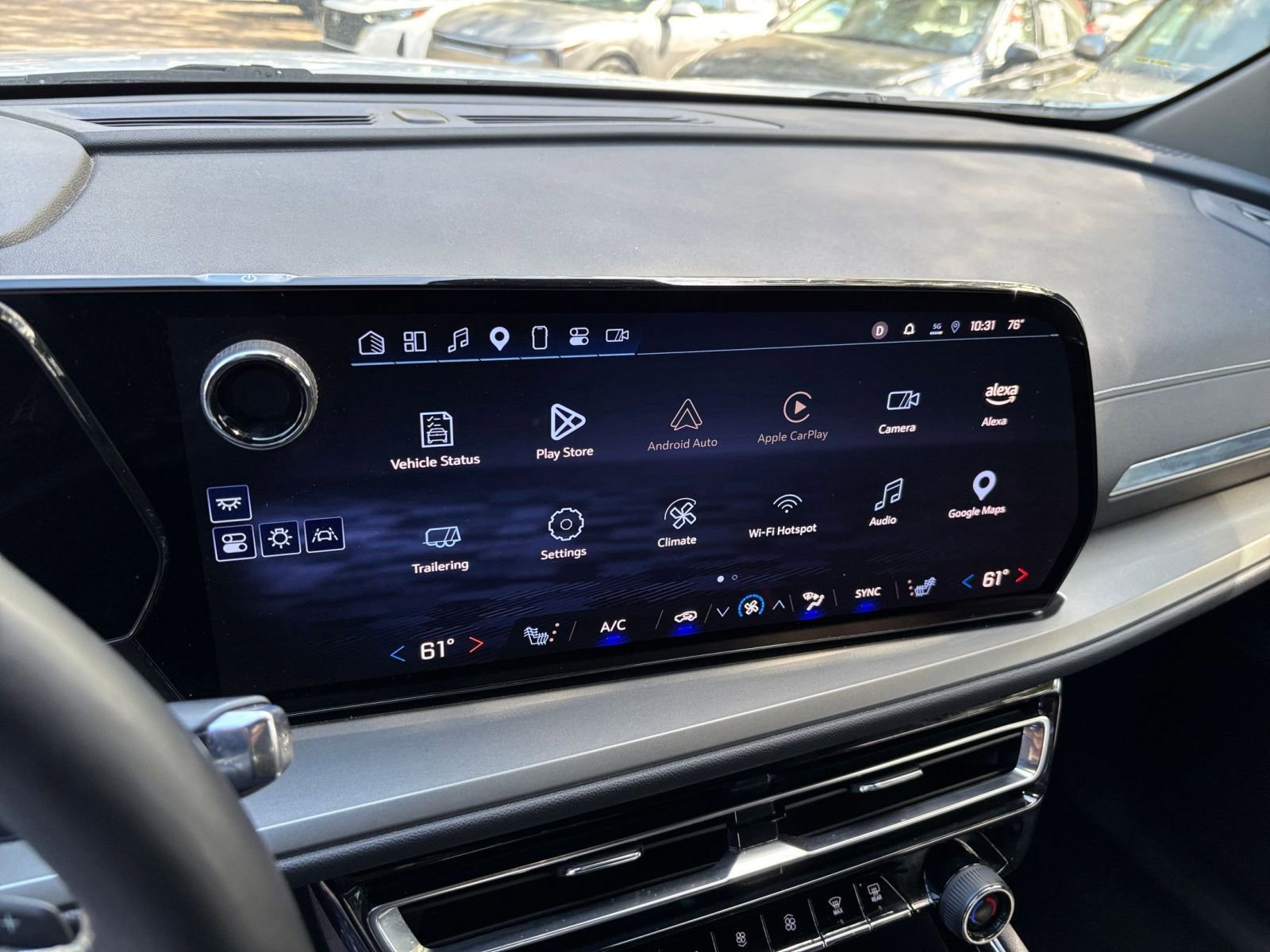 Used 2025 Chevrolet Traverse LT image 32