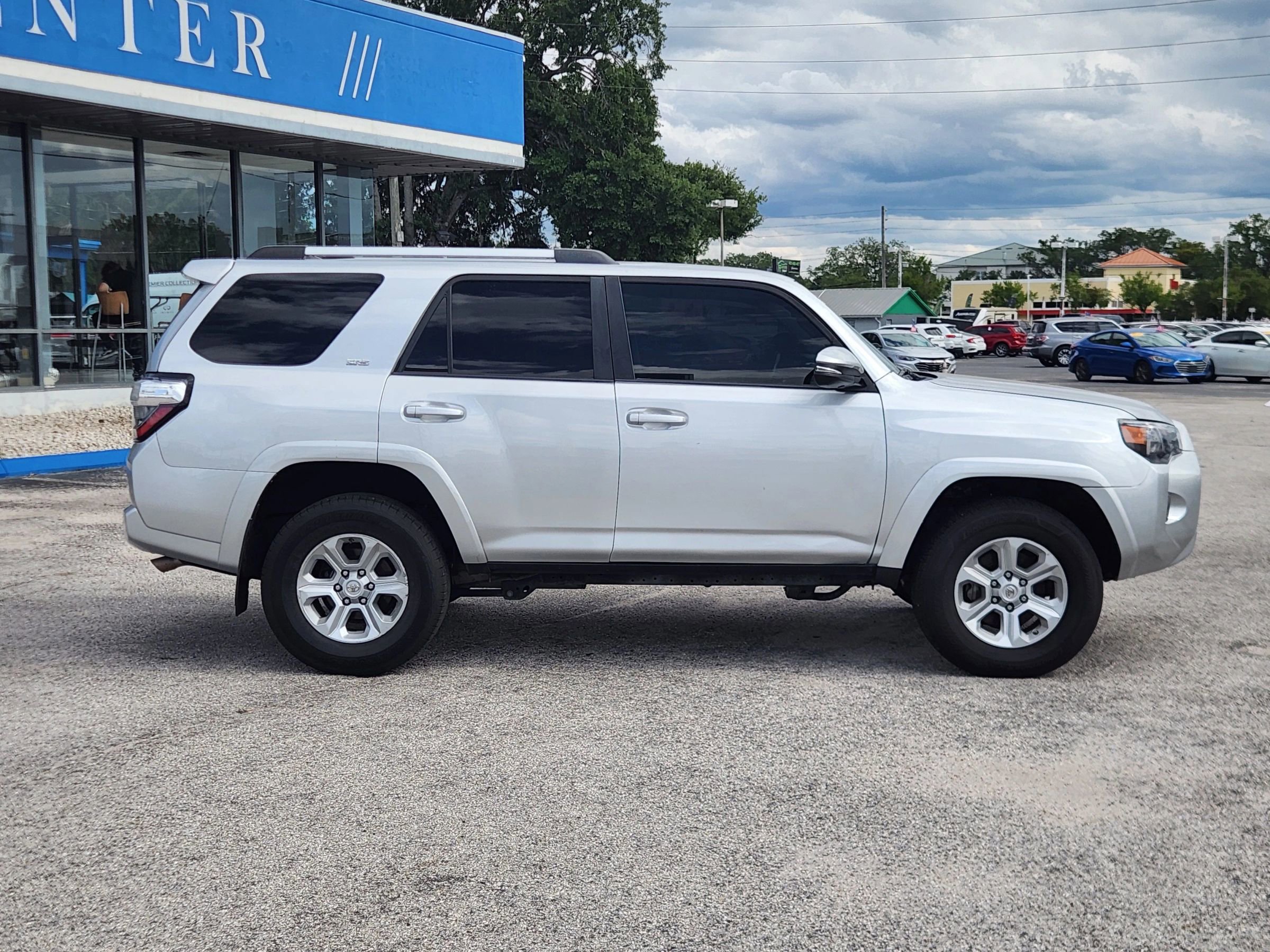 Used 2020 Toyota 4Runner SR5 Premium RWD image 10