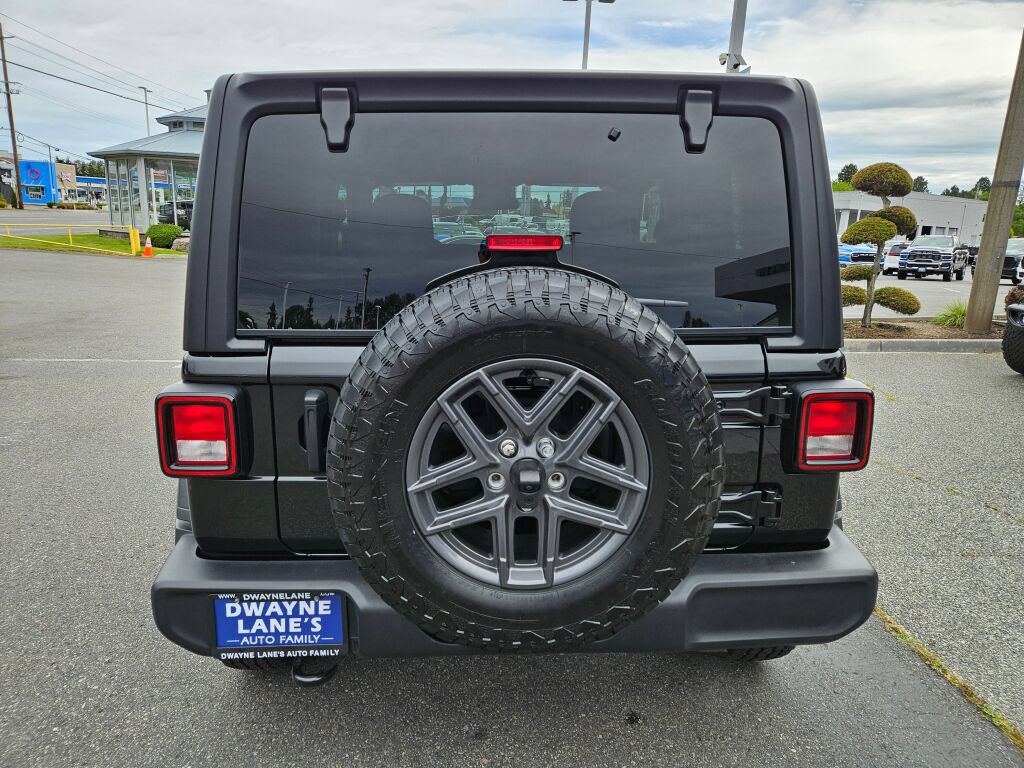 Used 2025 Jeep Wrangler Sport AWD/4WD image 4