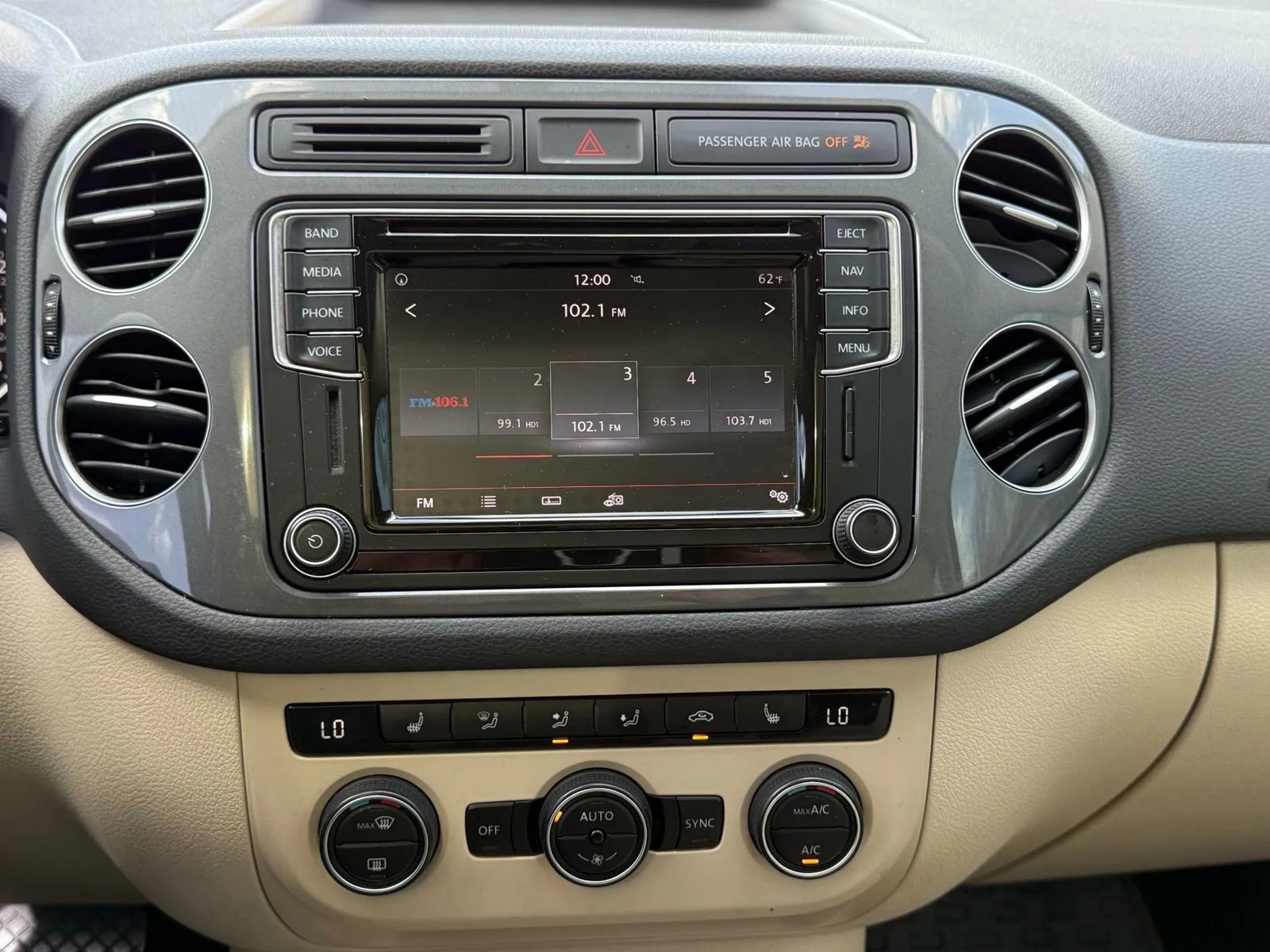 Used 2017 Volkswagen Tiguan SEL image 24