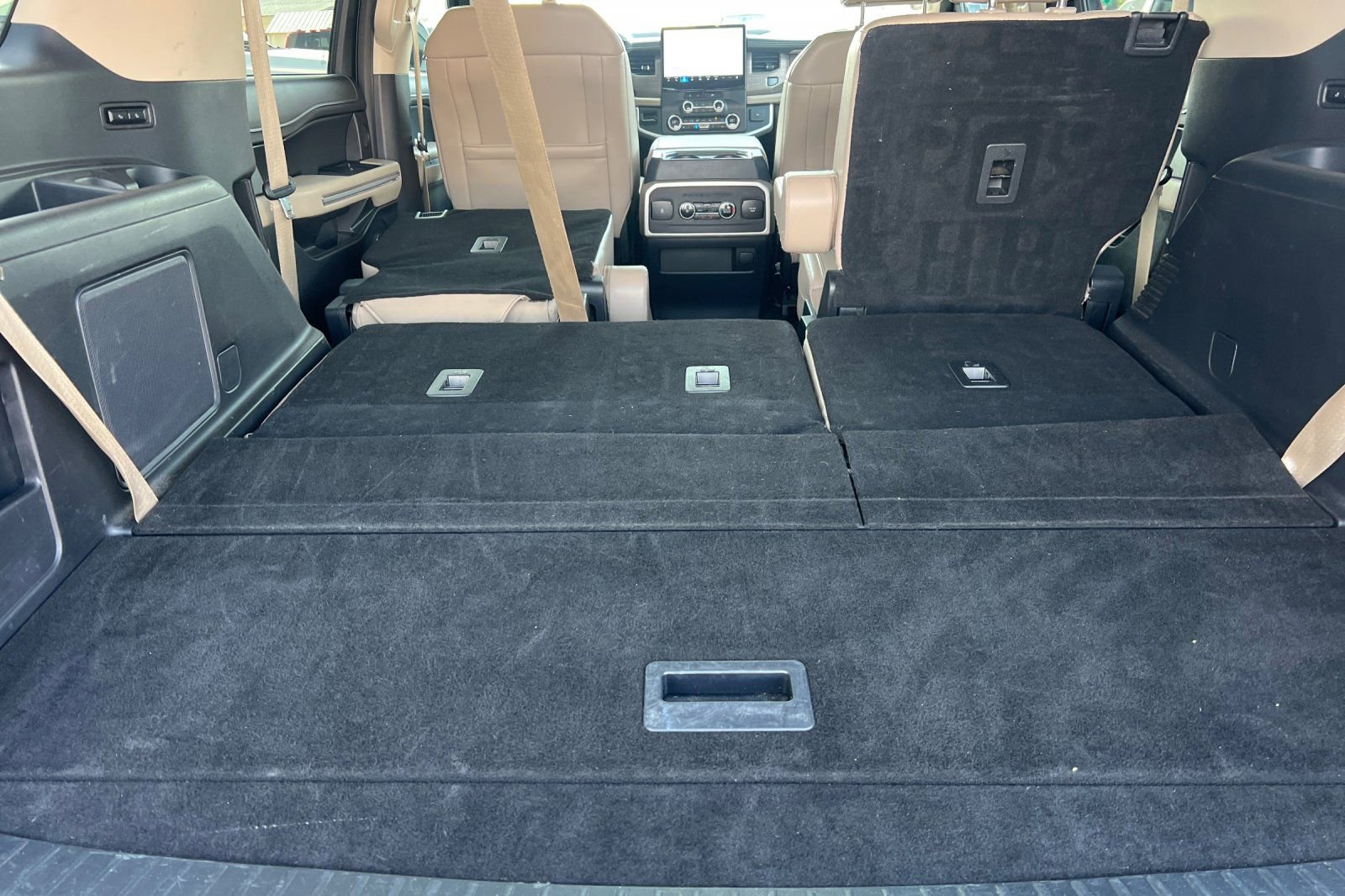 Used 2024 Ford Expedition Limited image 17