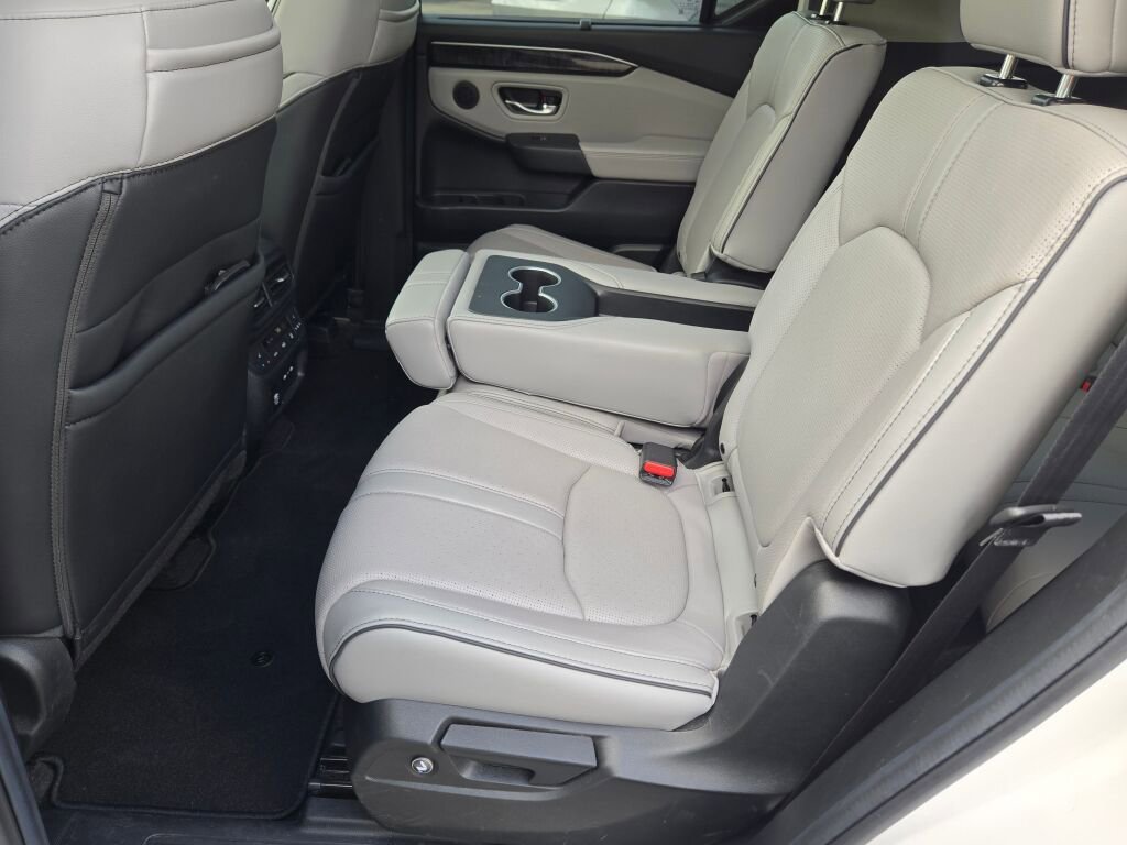 Used 2025 Honda Pilot Elite image 22