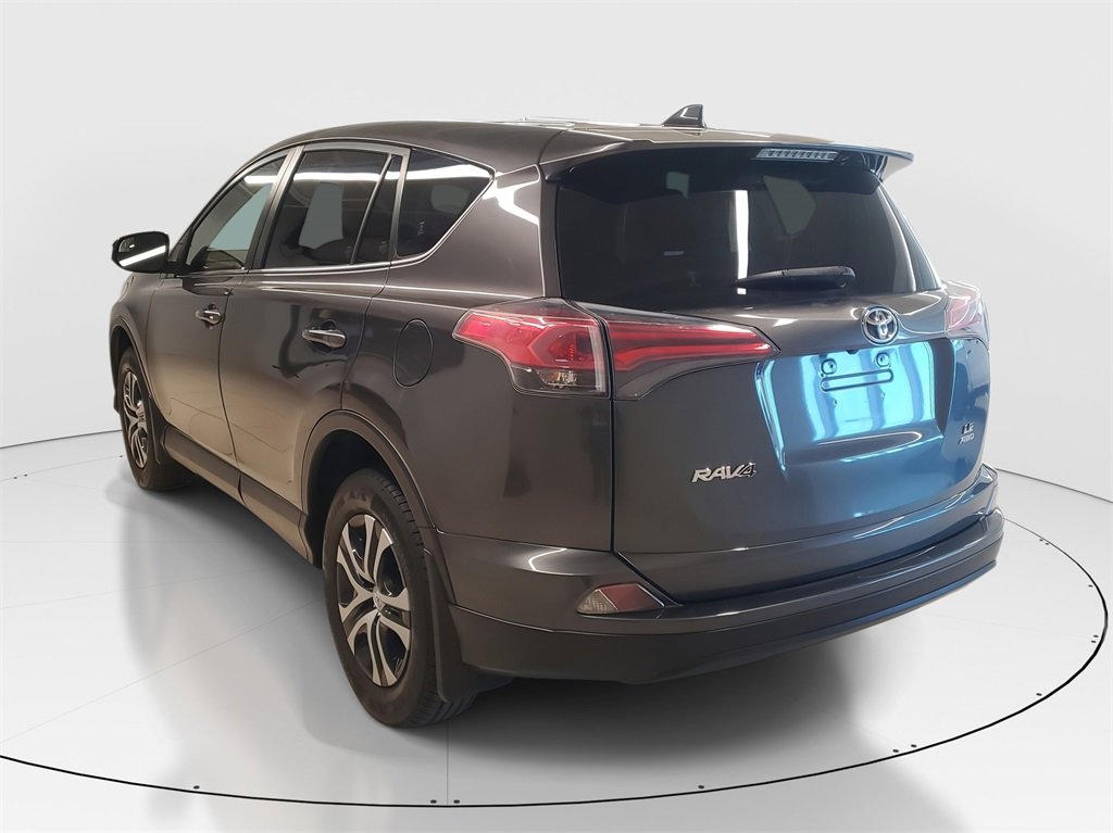 Used 2018 Toyota RAV4 LE image 5